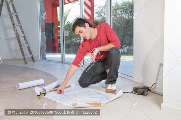 青年建筑師分析藍圖