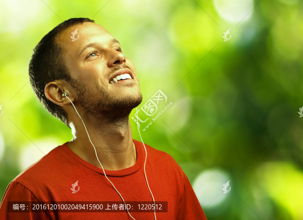 聽音樂的人