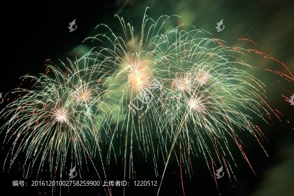 煙花；致敬。