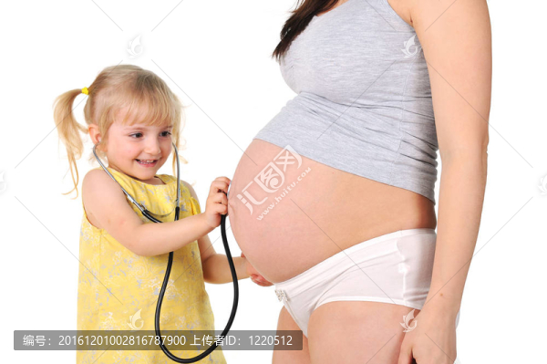 未來的母親和她的女兒。