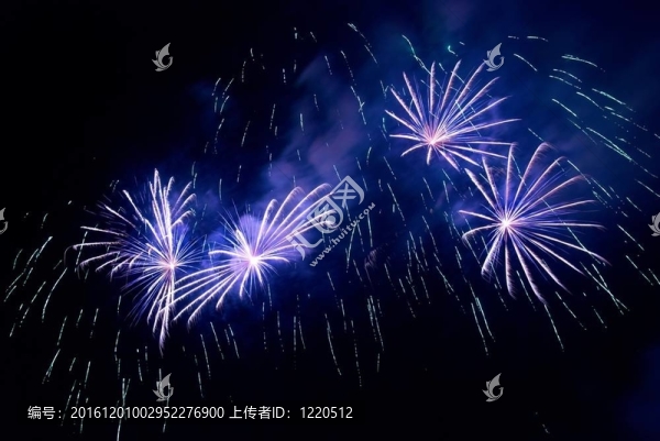 煙花；致敬。