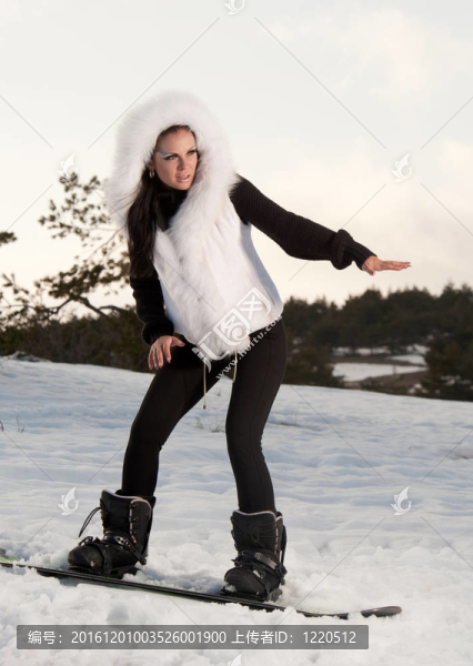 女孩與滑雪板