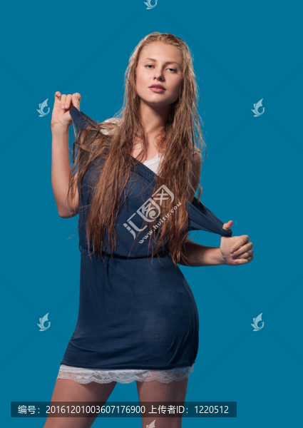 沐浴套裝中的女人
