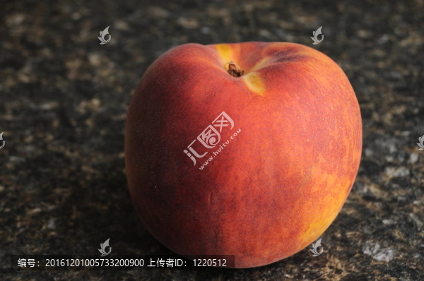 桃子在臺面