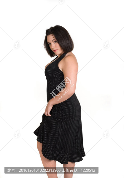 黑色禮服的女人