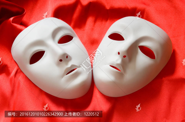 劇場概念與白色塑料面具