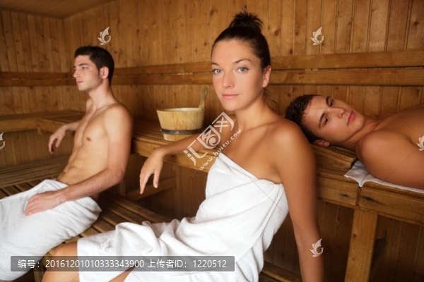 桑拿水療青年組在木房