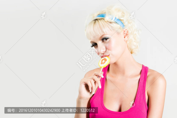 金發(fā)碧眼的棒棒糖