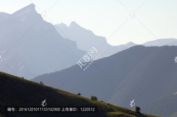 比利牛斯山脈
