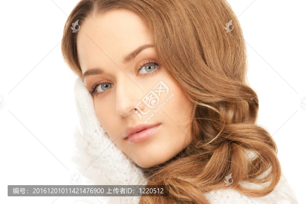 美麗的女人在白色的手套