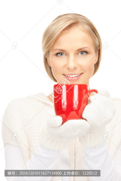 漂亮的女人用紅色的杯子