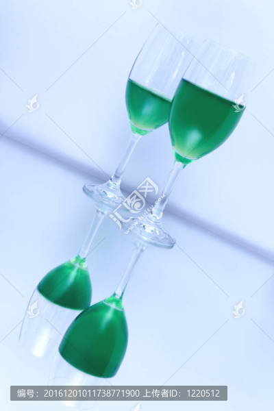 玻璃杯