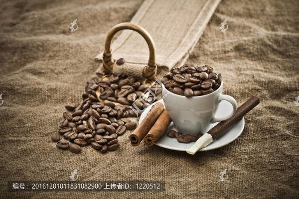 咖啡豆；雪茄和肉桂