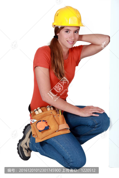 一個(gè)可愛(ài)的女建筑工人。