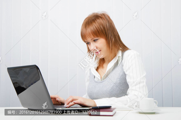 辦公室的女孩