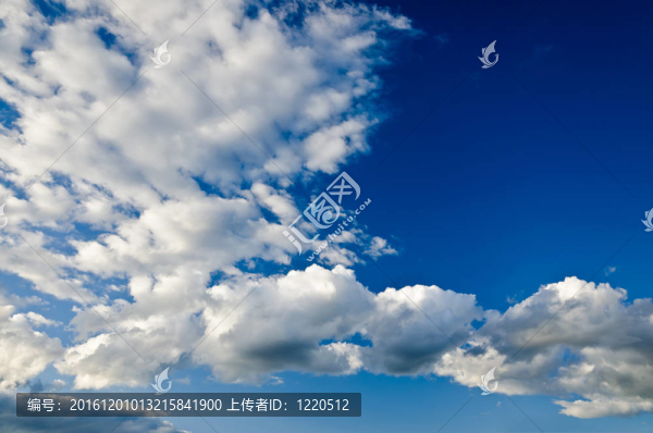浮雕美麗的云彩