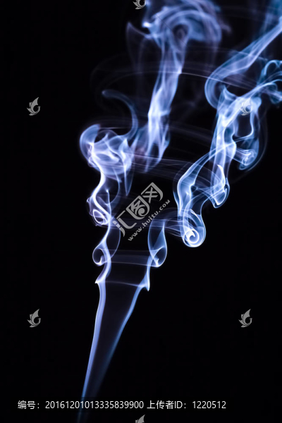 藍色的煙霧盤旋。