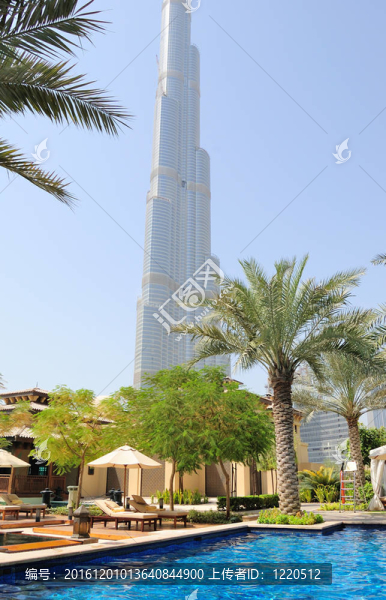 迪拜市中心的酒店游泳池區(qū)；UAE
