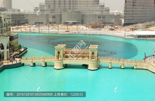 迪拜市區(qū)人工湖橋；UAE