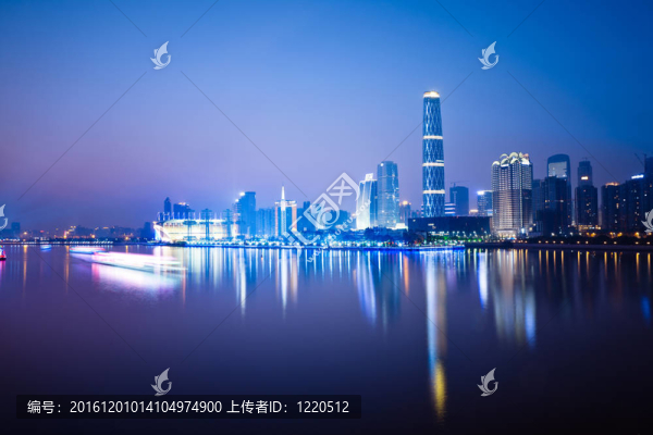 夜晚的城市天際線