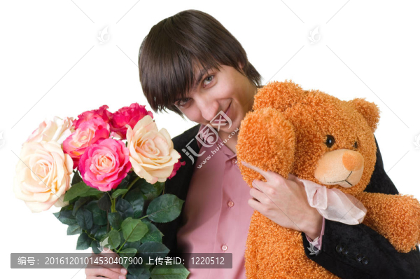 年輕人，帶著禮物和鮮花