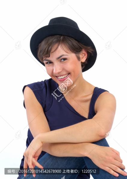 戴帽子的年輕女孩
