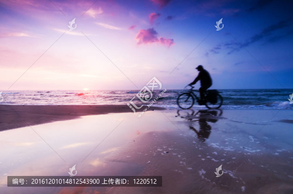 健康生活方式；日落海灘