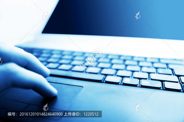 現(xiàn)代商務(wù)場所。打字鍵盤