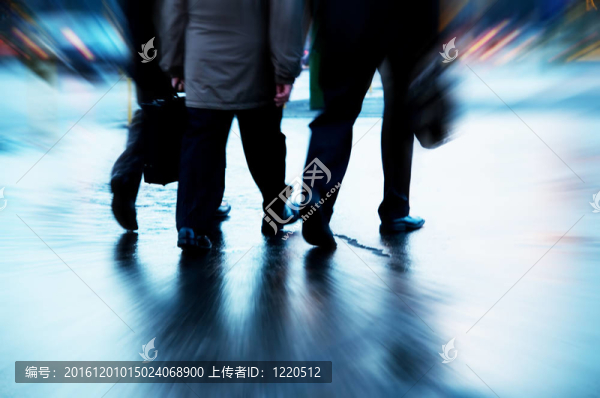 忙碌的商人走