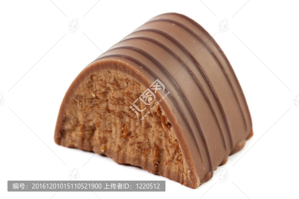 白色背景下的瑞士巧克力