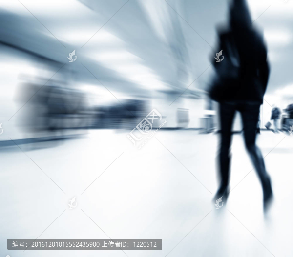 一個(gè)迷失在匆忙中的人