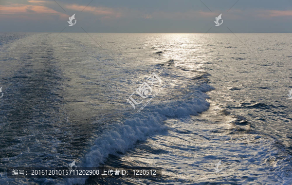 海面上的波浪