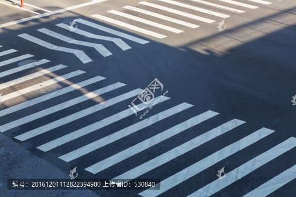 十字路口人行道