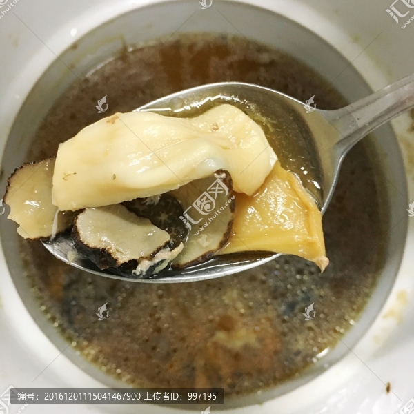 花膠松茸燉湯