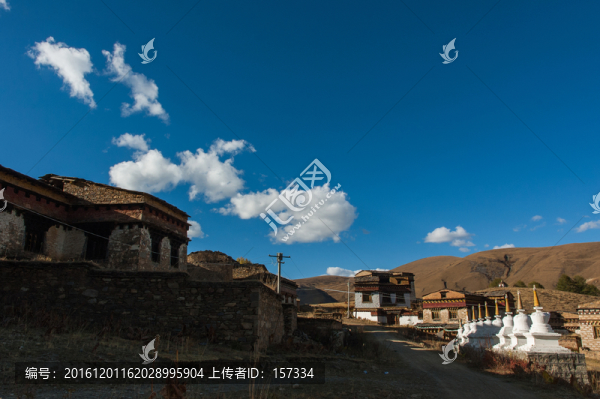 四川稻城,扎郎寺白塔