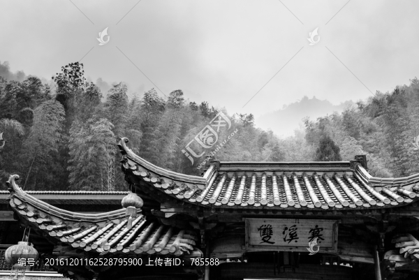 屋檐落雨