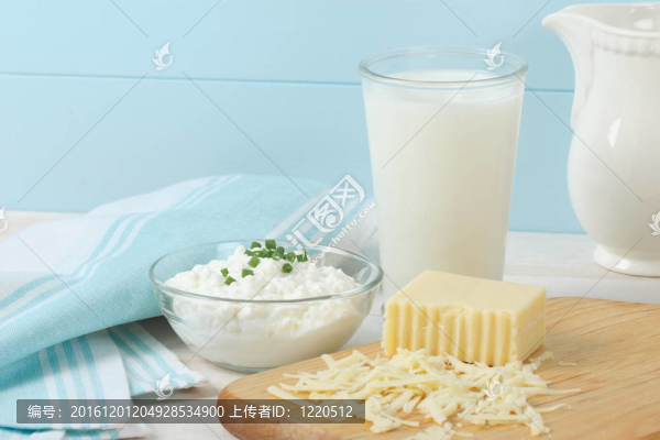 乳制品包括牛奶、干酪和瑞士干酪