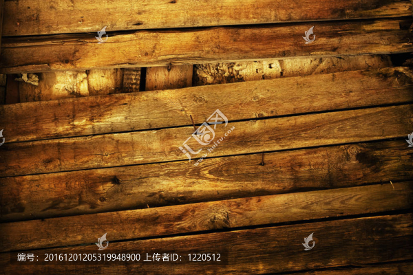 用生銹的釘子背景垃圾的木柵欄