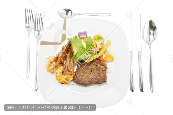 烤牛排和蝦拌上蔬菜土豆泥