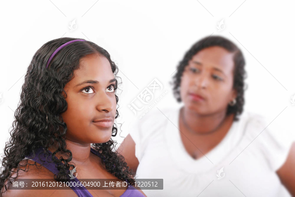 少女與不幸的母親在后臺(tái)