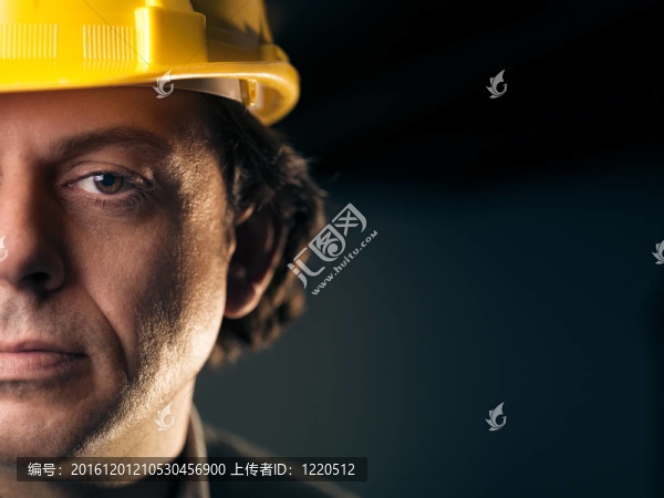成人手工頭盔肖像