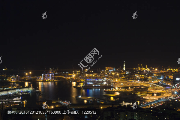 夜間熱那亞港