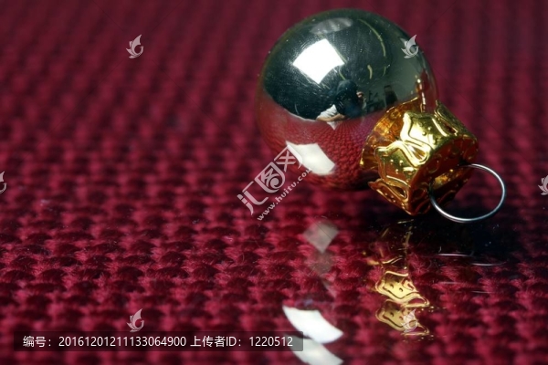 黃金圣誕球反射