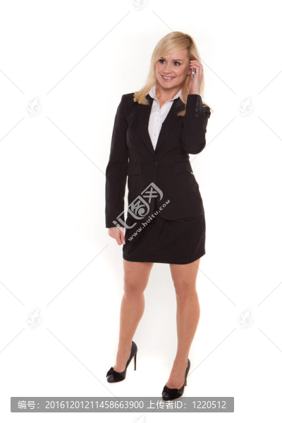 金發(fā)女商人對(duì)她的手機(jī)聊天