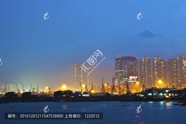 在香港市中心的霧