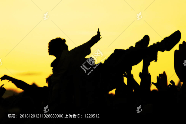 crowdsurfer