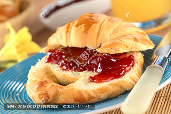 牛角包Strawberry,Jam