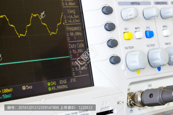 數(shù)字示波器實驗室的畸變電壓波形