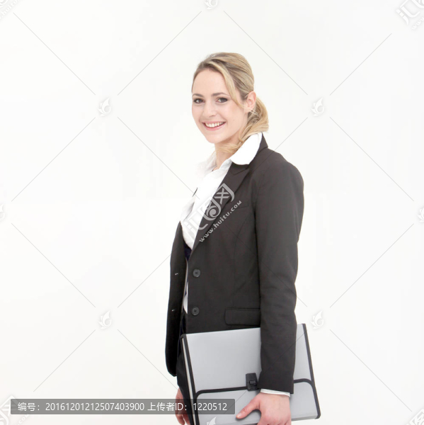 微笑的商務(wù)女士抱著灰色包