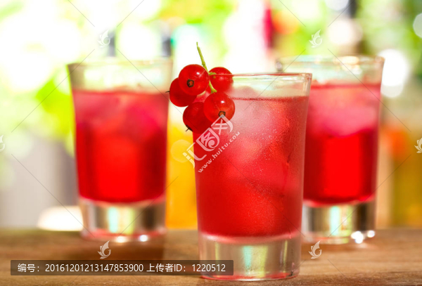 紅色的雞尾酒